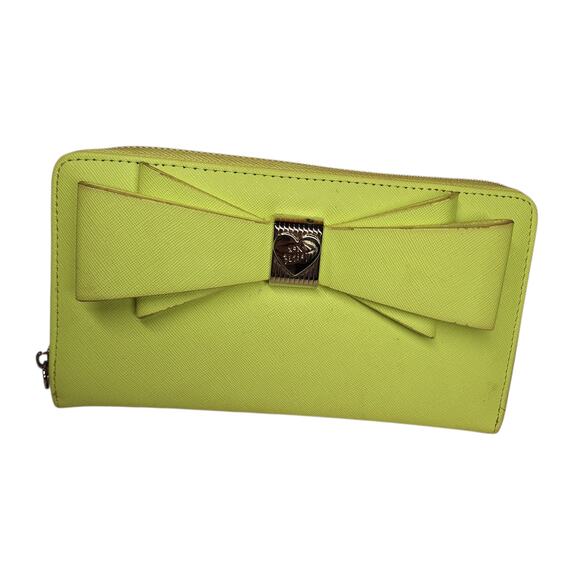 Betsey Johnson Neon lime giant bow faux leather zip around wallet highlighter - Picture 6 of 6